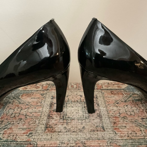 Gorgeous SZ9 Via Spiga NEW Black Patent Leather Peep Toe 3” Heels 🌺 - Picture 5 of 8